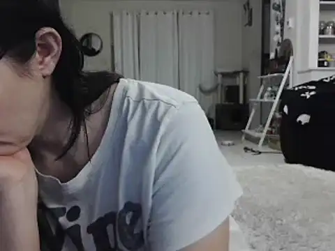 Snapshot of CrystalLakeXO chatting on January 14, 2025, 9:24 am CrystalLakeXO online show from January 14, 2025, 9:24 am