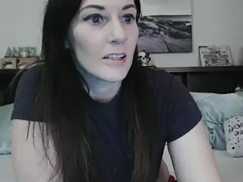 Snapshot of CrystalLakeXO chatting on January 22, 2025, 5:26 am CrystalLakeXO online show from January 22, 2025, 5:26 am