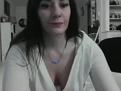 Snapshot of CrystalLakeXO chatting on January 24, 2025, 6:35 am CrystalLakeXO online show from January 24, 2025, 6:35 am