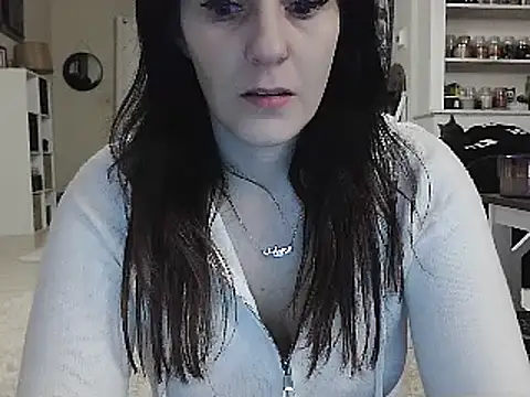 Snapshot of CrystalLakeXO chatting on January 25, 2025, 6:23 am CrystalLakeXO online show from January 25, 2025, 6:23 am