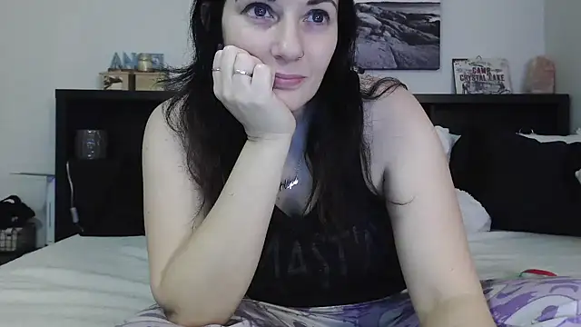 Snapshot of CrystalLakeXO chatting on February 7, 2025, 9:37 am CrystalLakeXO online show from February 7, 2025, 9:37 am