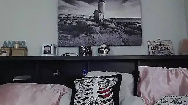 Snapshot of CrystalLakeXO chatting on February 9, 2025, 5:50 am CrystalLakeXO online show from February 9, 2025, 5:50 am