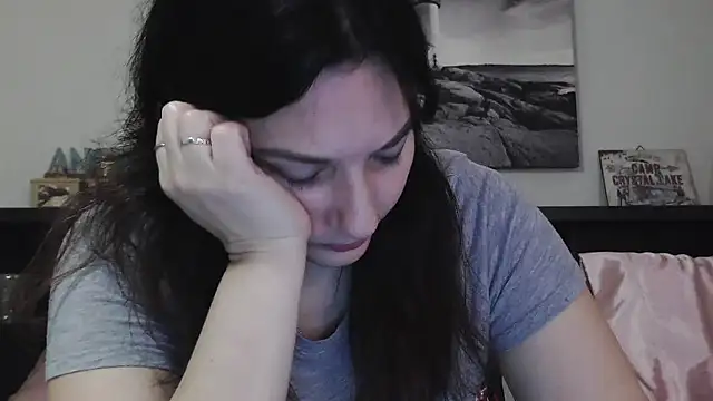 Snapshot of CrystalLakeXO chatting on February 9, 2025, 10:09 am CrystalLakeXO online show from February 9, 2025, 10:09 am