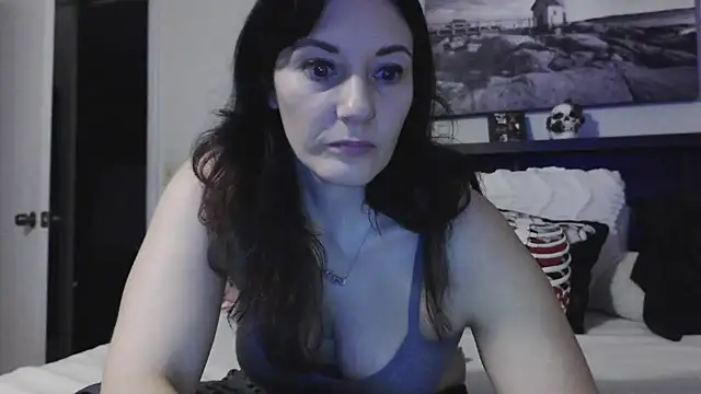 Snapshot of CrystalLakeXO chatting on February 10, 2025, 5:58 am CrystalLakeXO online show from February 10, 2025, 5:58 am