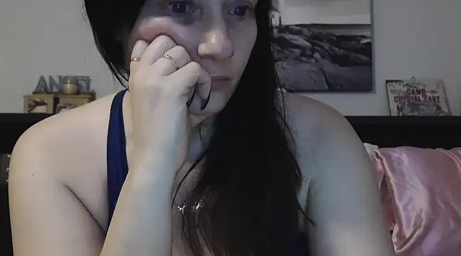 Snapshot of CrystalLakeXO chatting on February 14, 2025, 6:45 am CrystalLakeXO online show from February 14, 2025, 6:45 am