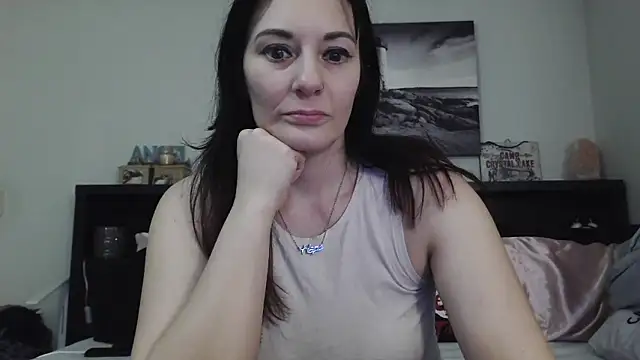 Snapshot of CrystalLakeXO chatting on March 5, 2025, 6:23 am CrystalLakeXO online show from March 5, 2025, 6:23 am