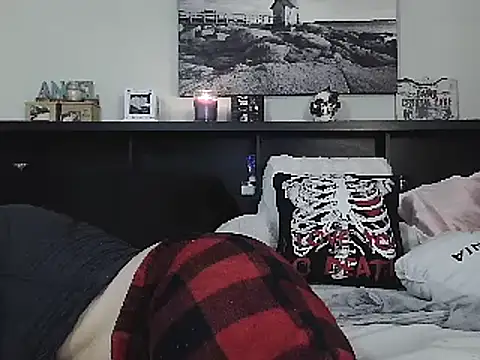 Snapshot of CrystalLakeXO chatting on March 7, 2025, 6:24 am CrystalLakeXO online show from March 7, 2025, 6:24 am