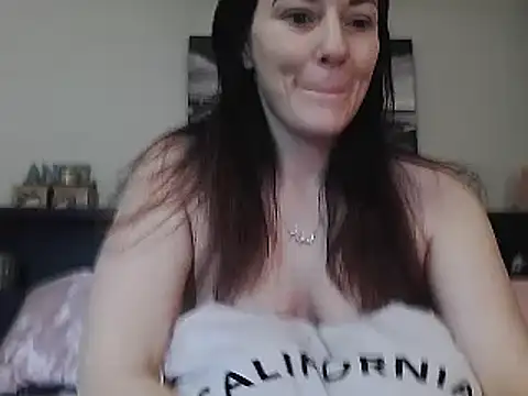 Snapshot of CrystalLakeXO chatting on March 9, 2025, 10:19 pm CrystalLakeXO online show from March 9, 2025, 10:19 pm