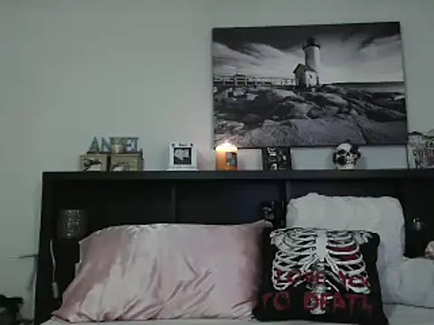 Snapshot of CrystalLakeXO chatting on March 13, 2025, 4:49 am CrystalLakeXO online show from March 13, 2025, 4:49 am