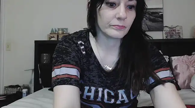 Snapshot of CrystalLakeXO chatting on March 19, 2025, 4:25 am CrystalLakeXO online show from March 19, 2025, 4:25 am