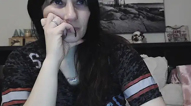 Snapshot of CrystalLakeXO chatting on March 19, 2025, 8:45 am CrystalLakeXO online show from March 19, 2025, 8:45 am