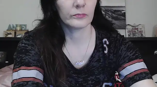 Snapshot of CrystalLakeXO chatting on March 20, 2025, 4:07 am CrystalLakeXO online show from March 20, 2025, 4:07 am