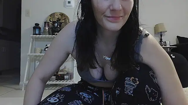 Snapshot of CrystalLakeXO chatting on September 9, 2025, 5:07 am CrystalLakeXO online show from September 9, 2025, 5:07 am