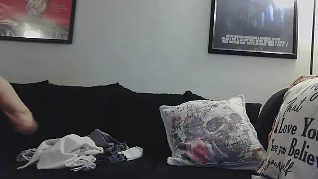 Snapshot of CrystalLakeXO chatting on September 14, 2025, 3:27 am CrystalLakeXO online show from September 14, 2025, 3:27 am