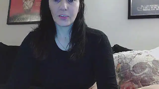 Snapshot of CrystalLakeXO chatting on September 14, 2025, 11:15 pm CrystalLakeXO online show from September 14, 2025, 11:15 pm