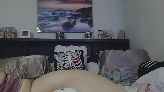 Snapshot of CrystalLakeXO chatting on September 18, 2025, 4:36 am CrystalLakeXO online show from September 18, 2025, 4:36 am