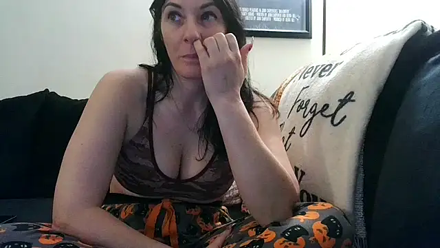 Snapshot of CrystalLakeXO chatting on September 29, 2025, 4:50 am CrystalLakeXO online show from September 29, 2025, 4:50 am