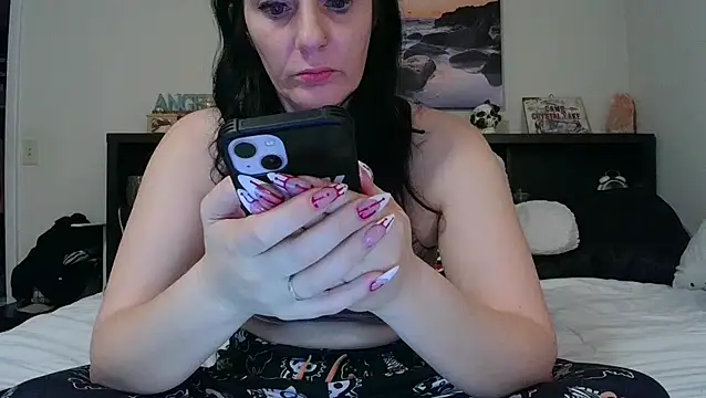 Snapshot of CrystalLakeXO chatting on October 7, 2025, 7:16 am CrystalLakeXO online show from October 7, 2025, 7:16 am