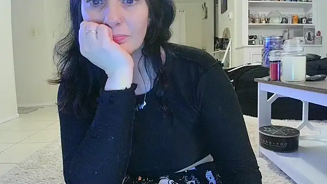 Snapshot of CrystalLakeXO chatting on October 8, 2025, 4:32 am CrystalLakeXO online show from October 8, 2025, 4:32 am