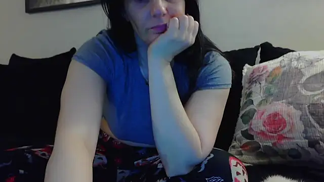 Snapshot of CrystalLakeXO chatting on October 10, 2025, 4:33 am CrystalLakeXO online show from October 10, 2025, 4:33 am