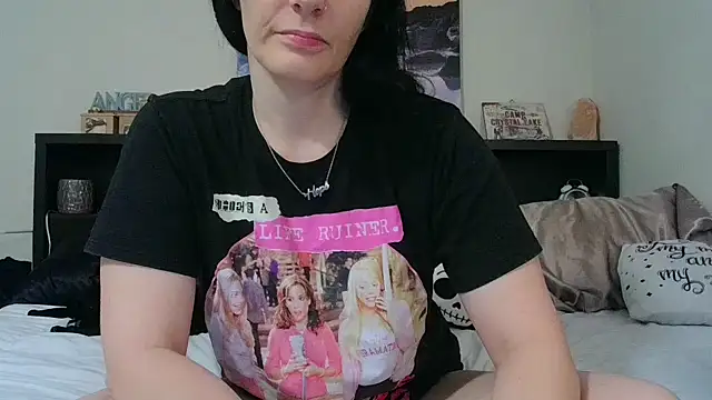 Snapshot of CrystalLakeXO chatting on October 11, 2025, 7:29 am CrystalLakeXO online show from October 11, 2025, 7:29 am