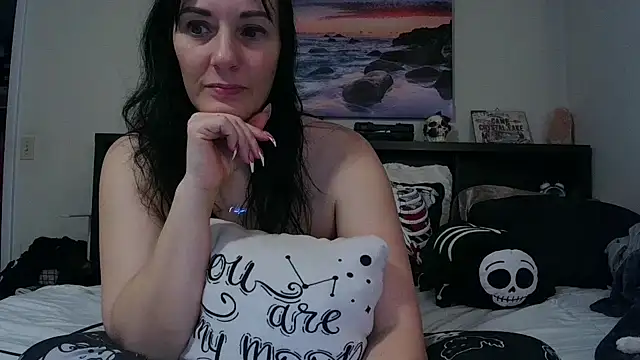 Snapshot of CrystalLakeXO chatting on October 12, 2025, 6:23 am CrystalLakeXO online show from October 12, 2025, 6:23 am