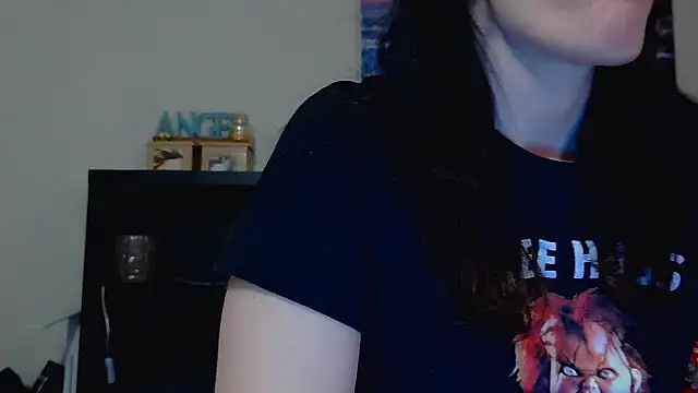 Snapshot of CrystalLakeXO chatting on October 16, 2025, 4:35 am CrystalLakeXO online show from October 16, 2025, 4:35 am