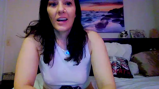 Snapshot of CrystalLakeXO chatting on November 8, 2025, 6:46 am CrystalLakeXO online show from November 8, 2025, 6:46 am