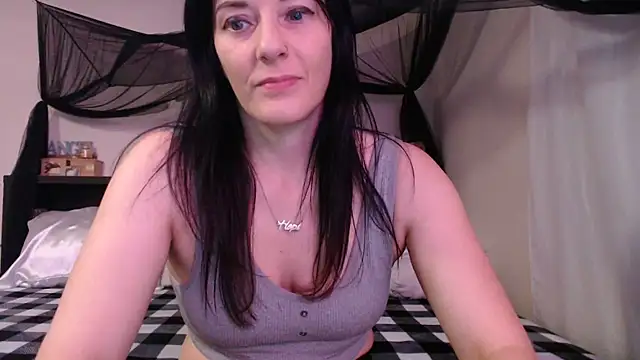 Snapshot of CrystalLakeXO chatting on July 16, 2026, 8:20 am CrystalLakeXO online show from July 16, 2026, 8:20 am