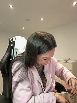 Snapshot of AileenInkOfficial chatting on January 8, 2025, 1:20 pm AileenInkOfficial online show from January 8, 2025, 1:20 pm