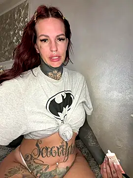 Snapshot of AileenInkOfficial chatting on November 11, 2025, 8:25 am AileenInkOfficial online show from November 11, 2025, 8:25 am