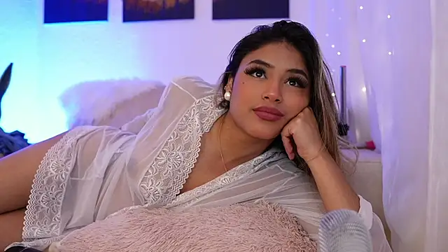 SaraParisi online show from December 13, 2024, 2:32 am