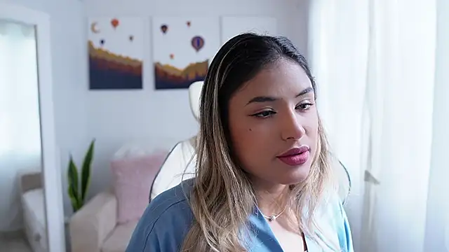 SaraParisi online show from December 13, 2024, 9:09 pm