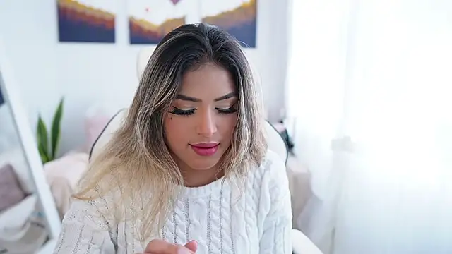 SaraParisi online show from December 14, 2024, 9:13 pm