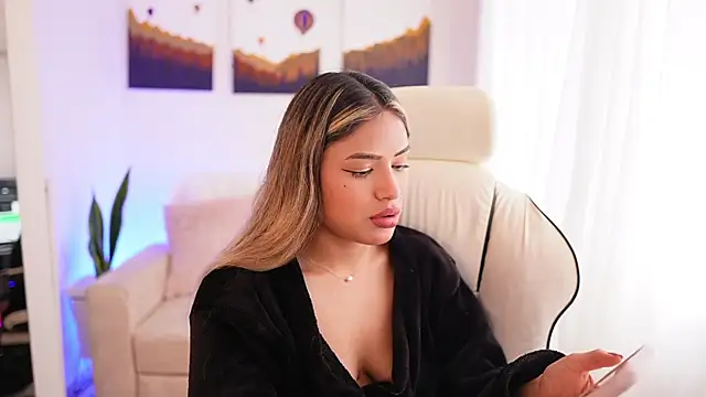 SaraParisi online show from December 21, 2024, 9:04 pm