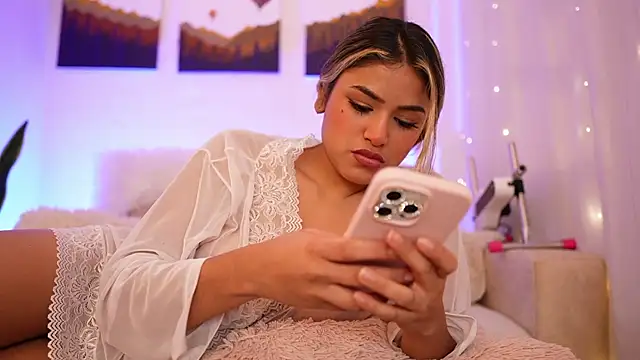 SaraParisi online show from January 3, 2025, 2:54 am