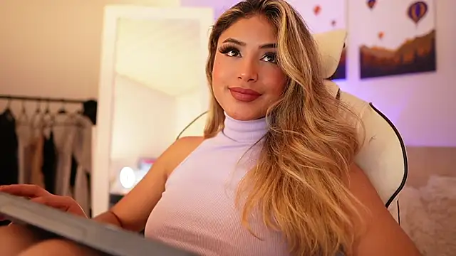 SaraParisi online show from January 11, 2025, 12:22 am