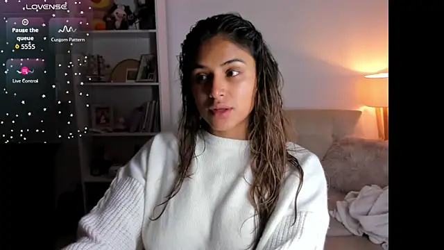 SaraParisi online show from October 20, 2025, 10:43 pm