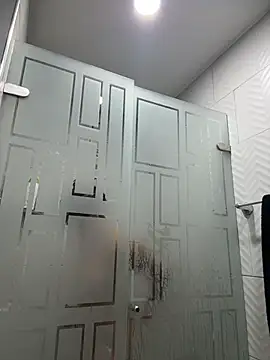 SaraParisi online show from October 27, 2025, 10:25 pm