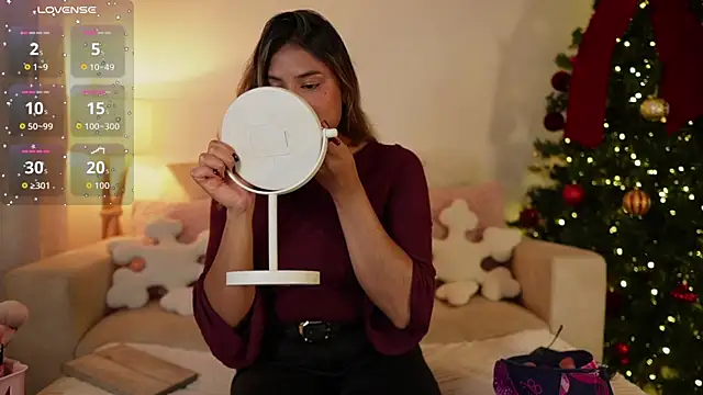 SaraParisi online show from November 17, 2025, 1:11 am