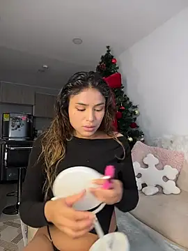 SaraParisi online show from December 2, 2025, 10:27 pm