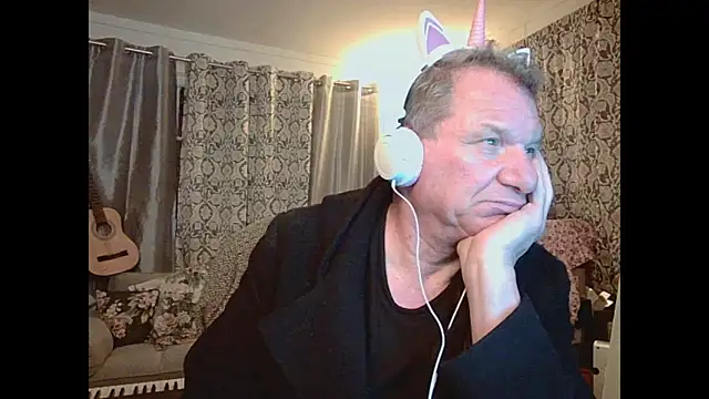 coryassman online show from December 4, 2024, 9:40 am