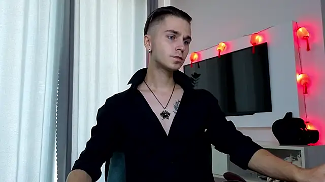 Joseph  Quinn online show from April 11, 2026, 7:45 am