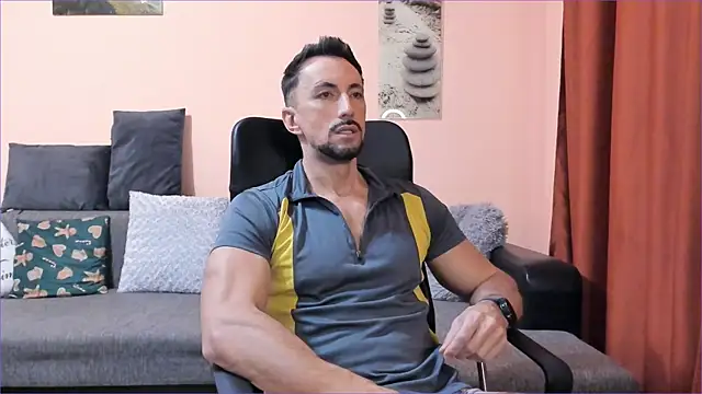 HotHunkTrainer online show from January 5, 2025, 9:48 am