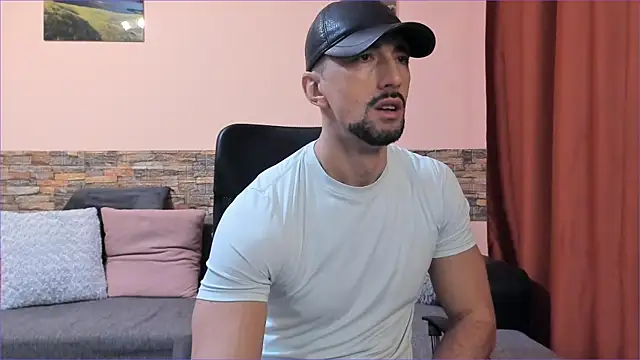 HotHunkTrainer online show from January 7, 2025, 9:18 am