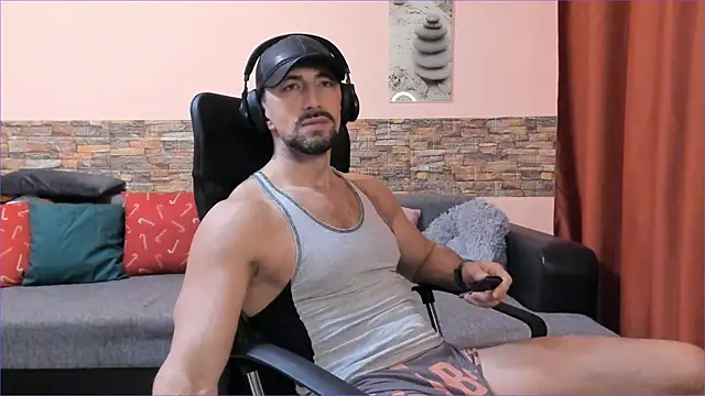 HotHunkTrainer online show from January 14, 2025, 9:02 am