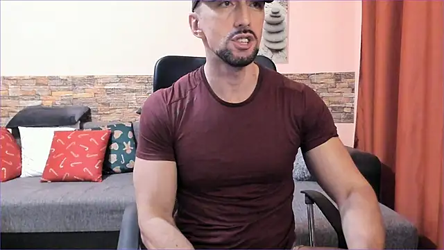 HotHunkTrainer online show from January 21, 2025, 5:20 pm