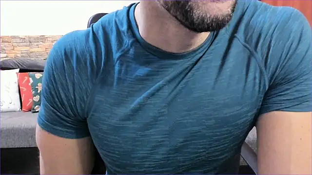 HotHunkTrainer online show from March 6, 2025, 9:14 am