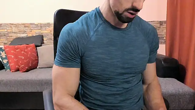 Snapshot of HotHunkTrainer chatting on February 13, 2026, 9:16 am HotHunkTrainer online show from February 13, 2026, 9:16 am