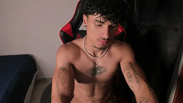 Thomas Fit1 online show from May 26, 2026, 3:46 am
